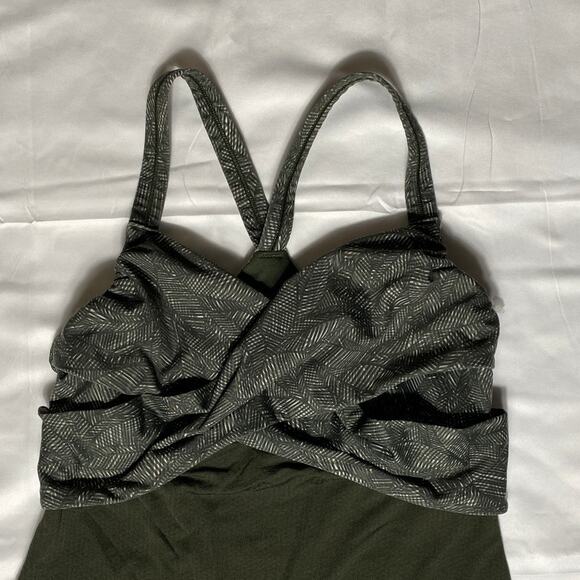 Lululemon Tank Leaf Print Sz6 Gator Green Wrap It Up Racerback Shelf Bra Stretch - Picture 1 of 11